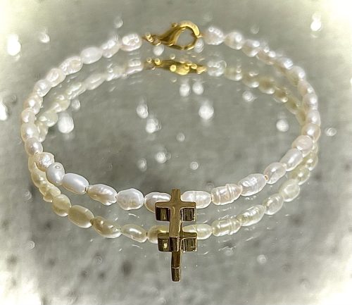 Masa perłowa – około 4-6mm + koralik krzyżyk