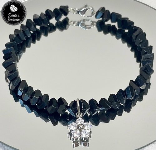 Szkło czarne – zawieszka kwiatek cyrkonia